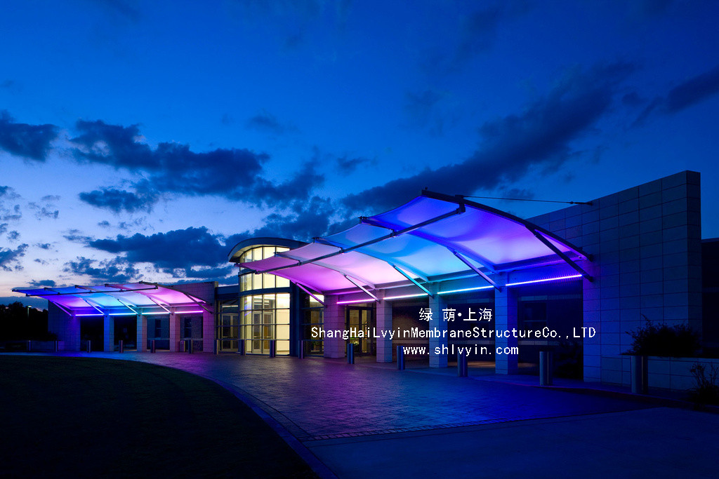 中華全國總工會勞動模范技術交流學校、兩岸工會交流基地一期室內(nèi)運動館鋼結構吊裝施工（一）